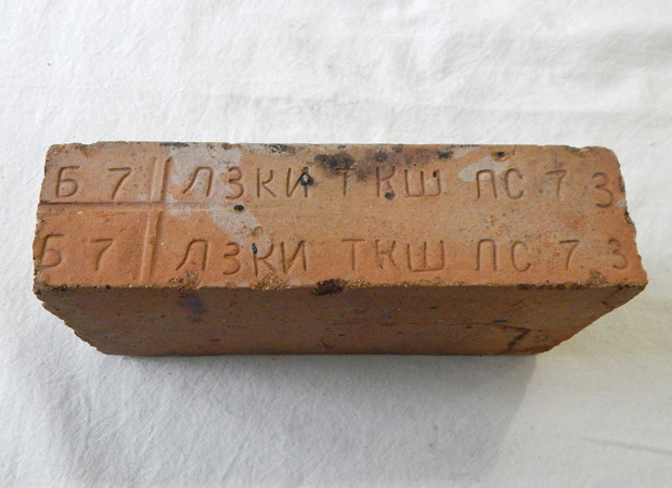 aki160.jpg (94441 bytes)