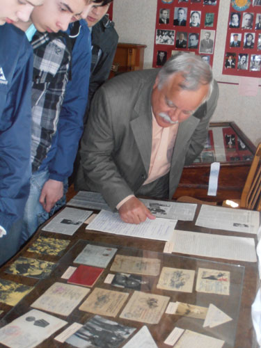 kar1002.jpg (49942 bytes)