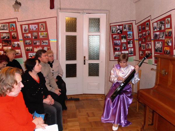 kar1094.jpg (75304 bytes)