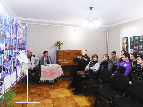 kar1342.jpg (68533 bytes)