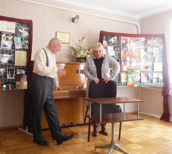 kar1465.jpg (63360 bytes)