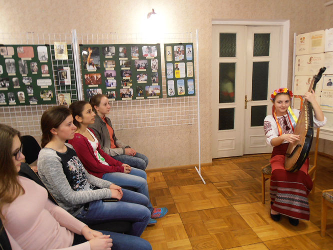 kar1516.jpg (88473 bytes)