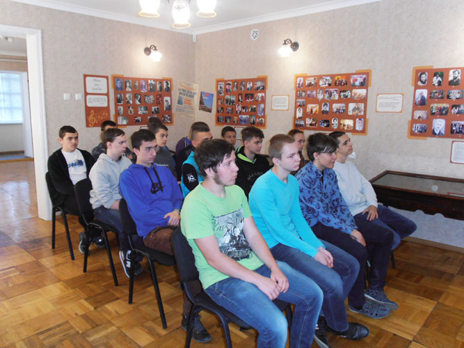 kar1543.jpg (86570 bytes)