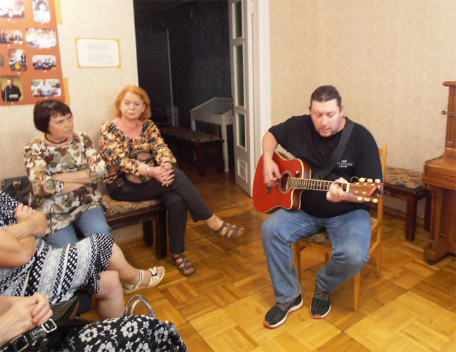 kar1564.jpg (84459 bytes)