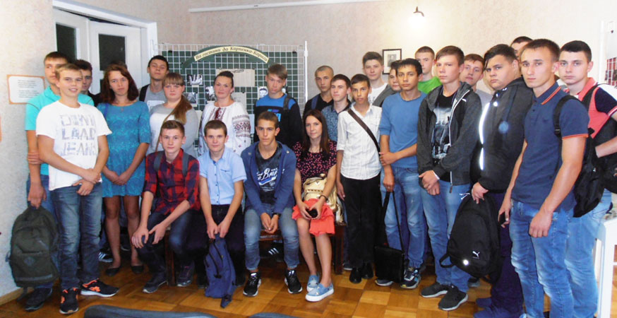 kar1589.jpg (108600 bytes)