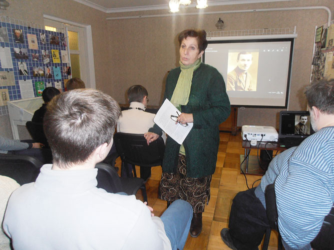 kar1704.jpg (83834 bytes)
