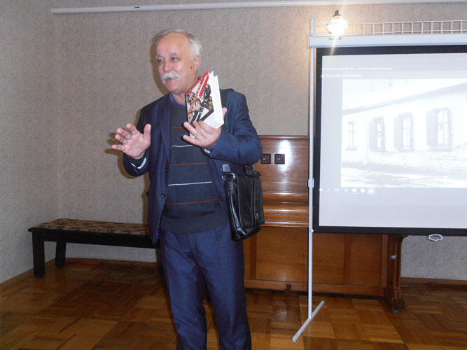 kar1710.jpg (61678 bytes)