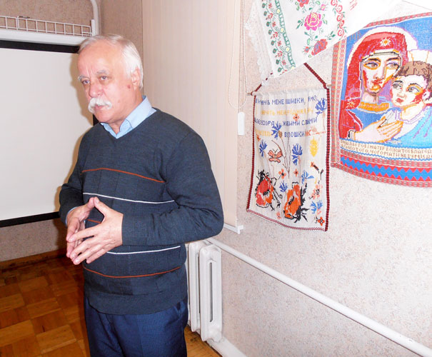 kar1728.jpg (84477 bytes)