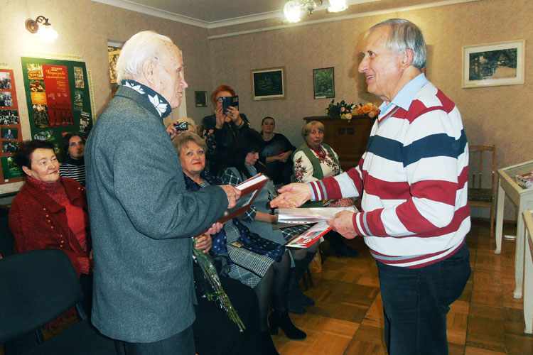 kar1941.jpg (103121 bytes)