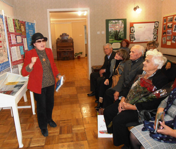 kar1944.jpg (84652 bytes)