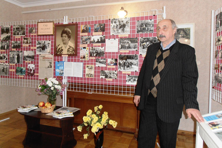 kar1954.jpg (114386 bytes)