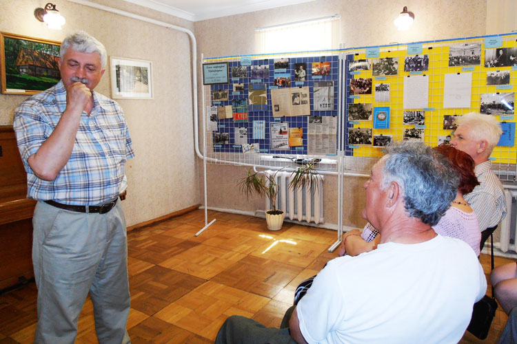 kar2155.jpg (112590 bytes)