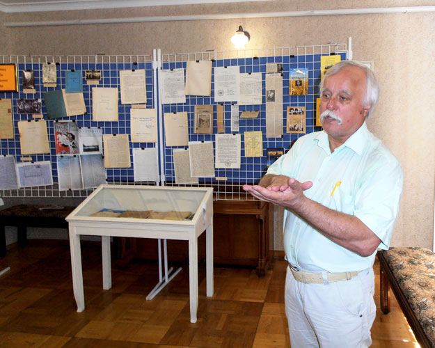kar2224.jpg (84348 bytes)