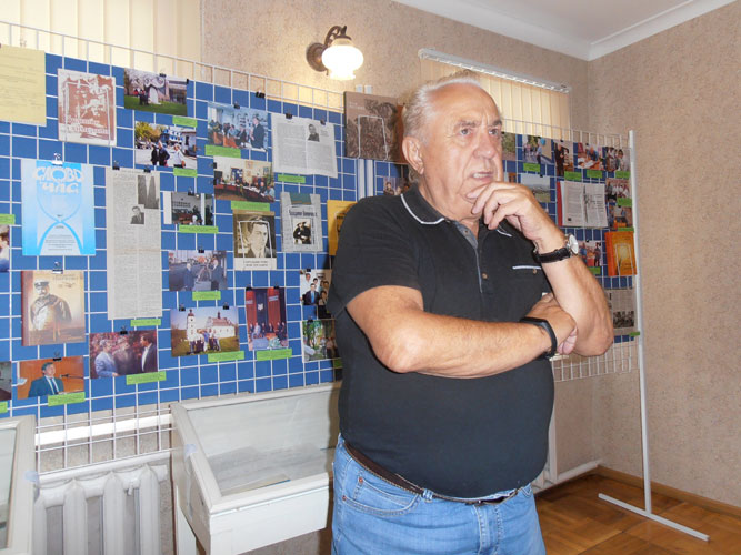 kar2240.jpg (91926 bytes)
