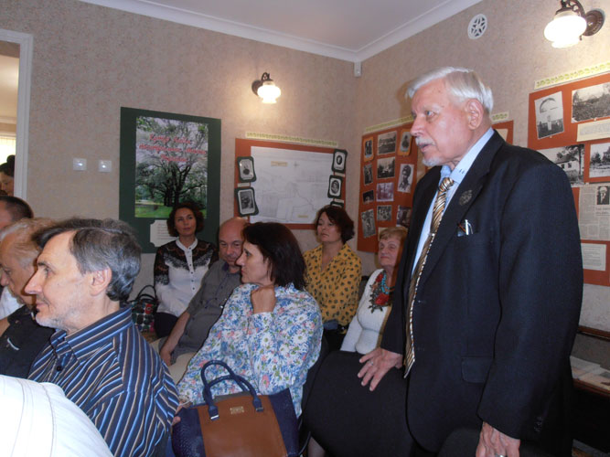 kar2243.jpg (79130 bytes)