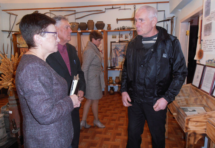 kar2329.jpg (99037 bytes)