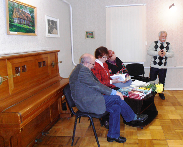 kar2357.jpg (126822 bytes)