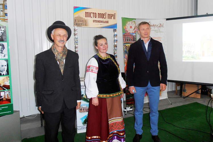 kar2804.jpg (145172 bytes)