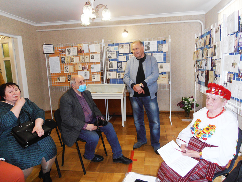 kar2877-06.jpg (238855 bytes)