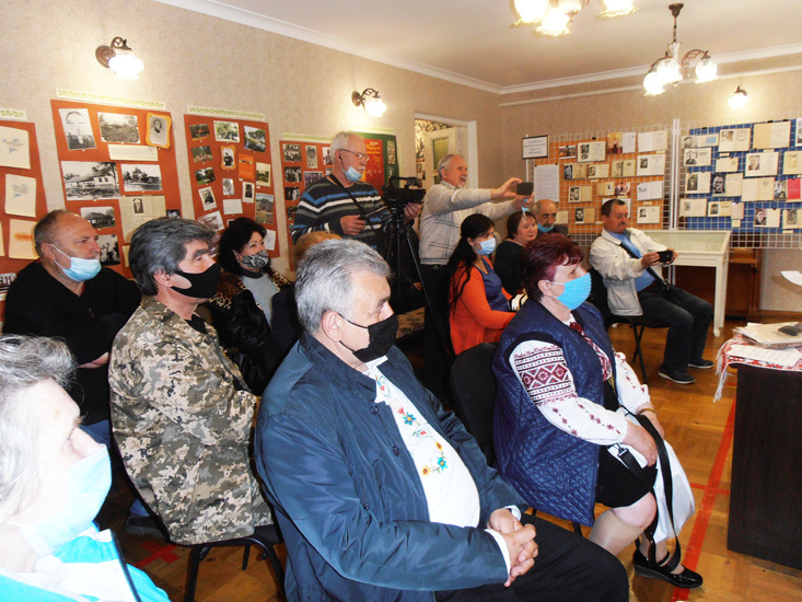 kar2877-09.jpg (210564 bytes)