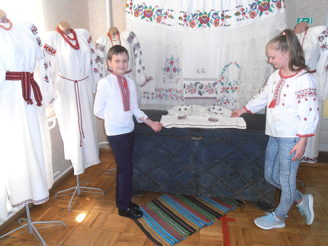 kar2882-07.jpg (156115 bytes)