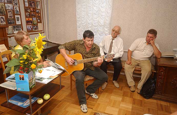 kar694.jpg (54400 bytes)