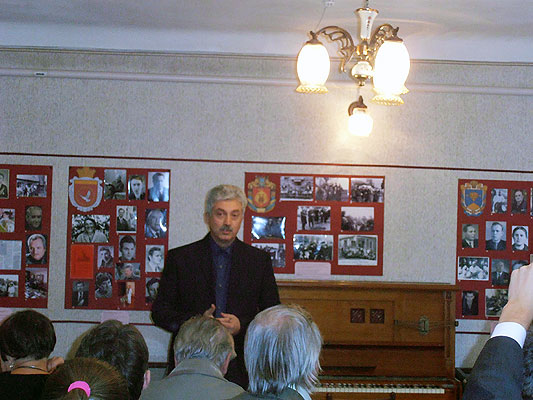kar927.jpg (66143 bytes)
