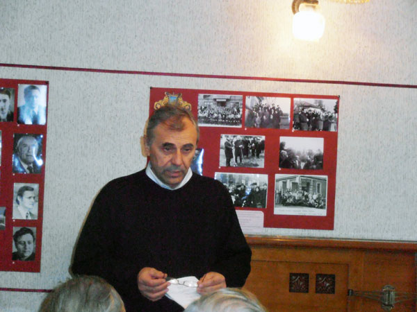 kar929.jpg (61899 bytes)