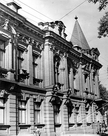 2pau32.jpg (90109 bytes)