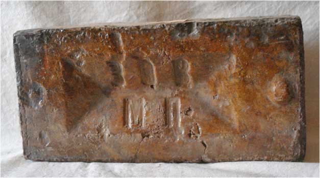 aki009.jpg (27557 bytes)